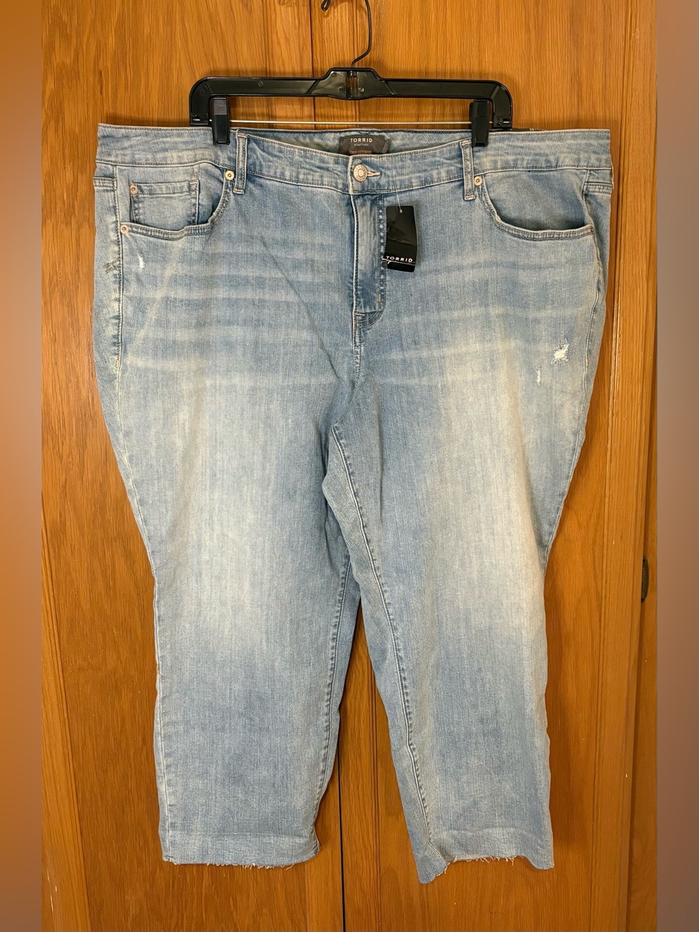 Torrid Crop Boyfriend. Vintage Stretch Jeans Size 24 (3X) NWT